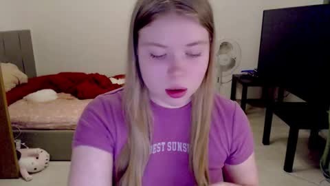 Snapshot of kitten_jenny01 chatting on October 27, 2025, 2:32 pm Jennyblonde and Emmabrunette online show from October 27, 2025, 2:32 pm