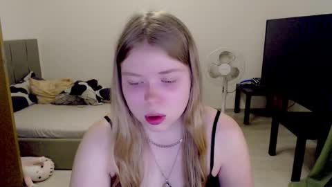 Snapshot of kitten_jenny01 chatting on November 3, 2025, 5:25 pm Jennyblonde and Emmabrunette online show from November 3, 2025, 5:25 pm