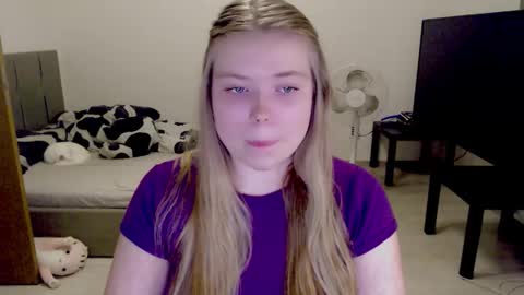 Snapshot of kitten_jenny01 chatting on November 9, 2025, 2:37 pm Jennyblonde and Emmabrunette online show from November 9, 2025, 2:37 pm
