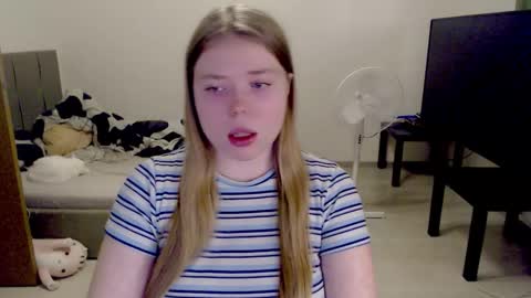 Snapshot of kitten_jenny01 chatting on November 22, 2025, 1:32 pm Jennyblonde and Emmabrunette online show from November 22, 2025, 1:32 pm