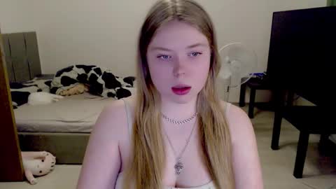 Snapshot of kitten_jenny01 chatting on November 23, 2025, 2:39 pm Jennyblonde and Emmabrunette online show from November 23, 2025, 2:39 pm