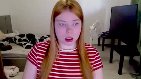 Jennyblonde and Emmabrunette online show from March 3, 2026, 1:39 pm