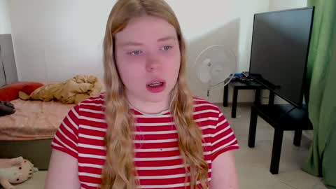Jennyblonde and Emmabrunette online show from May 10, 2026, 10:20 am