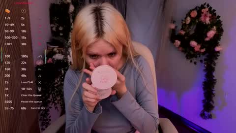 Snapshot of kitten_murray chatting on November 18, 2025, 5:34 am barbara online show from November 18, 2025, 5:34 am