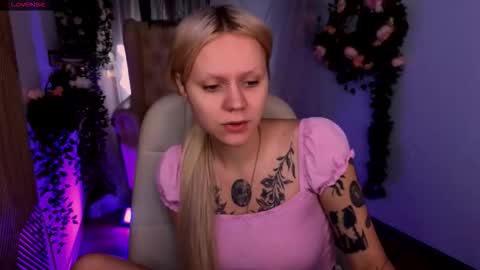 Snapshot of kitten_murray chatting on November 25, 2025, 1:00 pm barbara online show from November 25, 2025, 1:00 pm