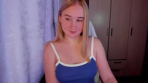 kitten_sun online show from October 18, 2025, 2:36 am