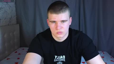 Snapshot of kittenmur chatting on December 17, 2024, 10:44 am Vlad online show from December 17, 2024, 10:44 am