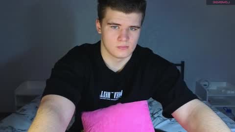 Snapshot of kittenmur chatting on February 14, 2025, 10:28 am Vlad online show from February 14, 2025, 10:28 am