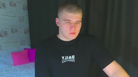 Snapshot of kittenmur chatting on September 19, 2025, 9:04 pm Vlad online show from September 19, 2025, 9:04 pm