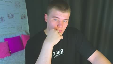 Snapshot of kittenmur chatting on September 29, 2025, 8:13 pm Vlad online show from September 29, 2025, 8:13 pm