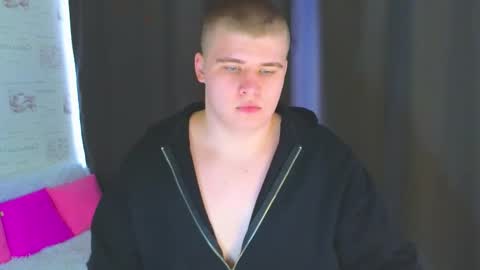 Snapshot of kittenmur chatting on October 7, 2025, 3:58 am Vlad online show from October 7, 2025, 3:58 am