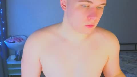 Snapshot of kittenmur chatting on November 7, 2025, 7:03 pm Vlad online show from November 7, 2025, 7:03 pm