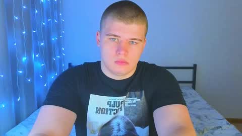 Snapshot of kittenmur chatting on November 13, 2025, 7:24 pm Vlad online show from November 13, 2025, 7:24 pm