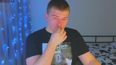 Snapshot of kittenmur chatting on November 22, 2025, 1:04 am Vlad online show from November 22, 2025, 1:04 am