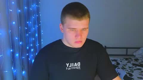 Snapshot of kittenmur chatting on November 28, 2025, 9:50 pm Vlad online show from November 28, 2025, 9:50 pm