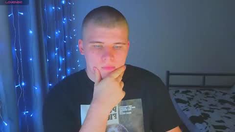 Snapshot of kittenmur chatting on December 2, 2025, 4:02 pm Vlad online show from December 2, 2025, 4:02 pm