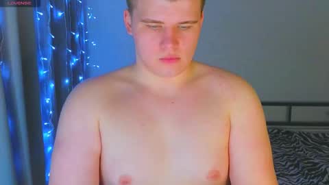 Snapshot of kittenmur chatting on December 17, 2025, 9:54 pm Vlad online show from December 17, 2025, 9:54 pm