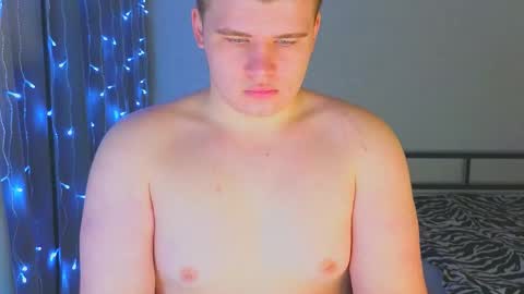 Snapshot of kittenmur chatting on December 21, 2025, 8:27 pm Vlad online show from December 21, 2025, 8:27 pm