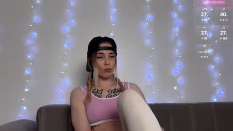 Snapshot of kittie_bear chatting on December 4, 2024, 6:50 pm Veronica online show from December 4, 2024, 6:50 pm