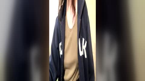 Snapshot of kittie_creme chatting on June 18, 2026, 9:25 am Kittie Creme online show from June 18, 2026, 9:25 am