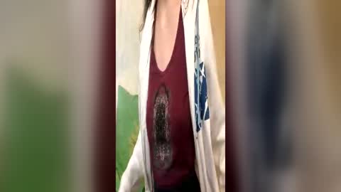Snapshot of kittie_creme chatting on June 19, 2026, 9:57 am Kittie Creme online show from June 19, 2026, 9:57 am