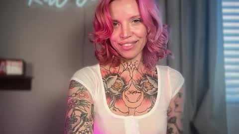 Snapshot of kittjones33 chatting on July 1, 2026, 10:31 pm kittjones33 online show from July 1, 2026, 10:31 pm