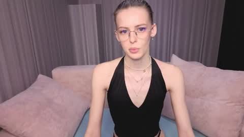 Kitty online show from May 1, 2026, 12:48 am