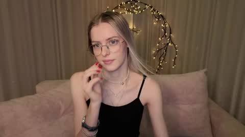 Kitty online show from May 7, 2026, 12:49 am