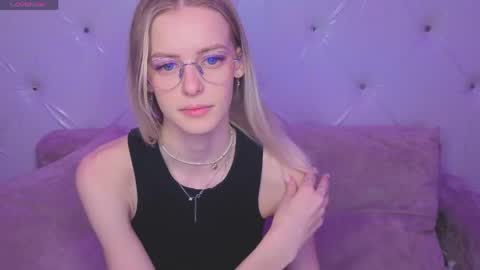 Kitty online show from May 17, 2026, 12:52 am
