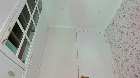 sophie online show from July 18, 2026, 6:45 pm