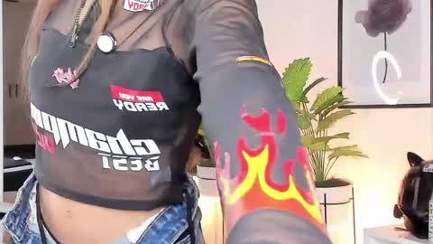 Snapshot of kitty_eliffe chatting on May 5, 2026, 10:40 pm kitty online show from May 5, 2026, 10:40 pm