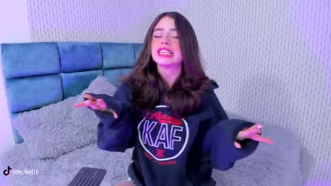 Kitty online show from December 16, 2024, 3:11 pm