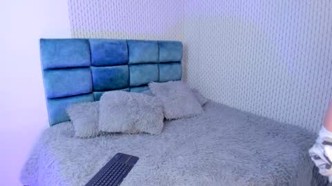 Kitty online show from January 24, 2025, 6:14 pm