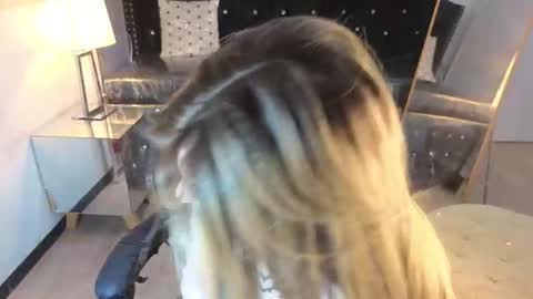 kitty_fox_b online show from September 13, 2025, 12:38 pm