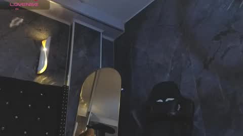 kitty_fox_b online show from October 24, 2025, 1:29 pm