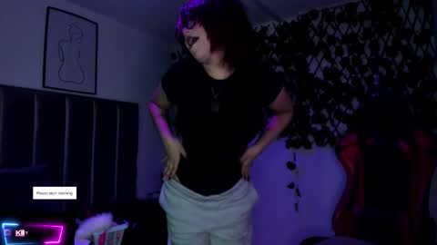 Snapshot of kitty_gang chatting on October 17, 2025, 2:26 am Camila online show from October 17, 2025, 2:26 am