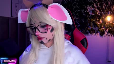 Snapshot of kitty_gang chatting on October 31, 2025, 2:34 am Camila online show from October 31, 2025, 2:34 am