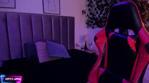 Snapshot of kitty_gang chatting on November 21, 2025, 2:32 am Camila online show from November 21, 2025, 2:32 am