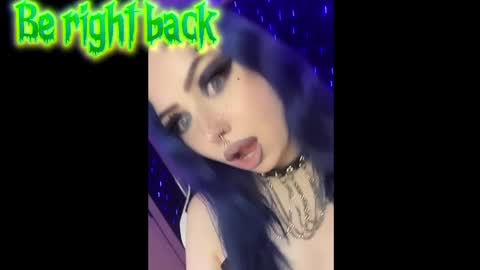 Hey  Im Ellie  if you like me and like my show give me a thumbs up hehe online show from January 18, 2025, 9:24 pm