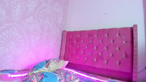kitty_nicolle online show from December 10, 2024, 4:27 pm