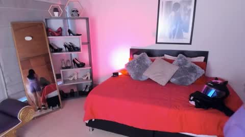 Kitty online show from November 10, 2025, 7:46 pm