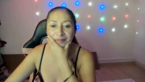Snapshot of kitty_violet_ chatting on December 30, 2024, 4:20 am violet online show from December 30, 2024, 4:20 am