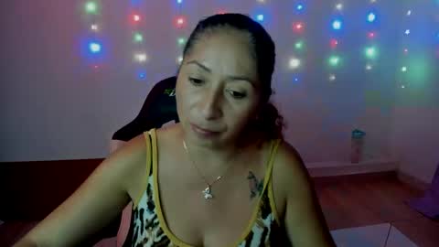 Snapshot of kitty_violet_ chatting on January 11, 2025, 6:03 am violet online show from January 11, 2025, 6:03 am