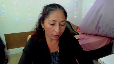 Snapshot of kitty_violet_ chatting on January 26, 2025, 3:48 am violet online show from January 26, 2025, 3:48 am