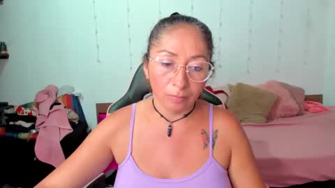 Snapshot of kitty_violet_ chatting on January 28, 2025, 8:57 am violet online show from January 28, 2025, 8:57 am