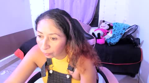 Snapshot of kitty_violet_ chatting on February 23, 2025, 6:07 am violet online show from February 23, 2025, 6:07 am
