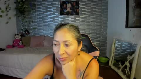 Snapshot of kitty_violet_ chatting on September 16, 2025, 5:08 am violet online show from September 16, 2025, 5:08 am