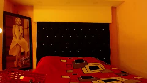 paola online show from November 23, 2025, 1:55 pm