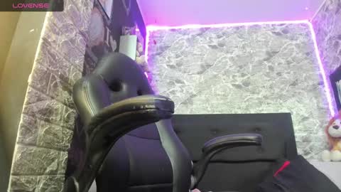 Cata Moon online show from November 22, 2025, 7:13 pm