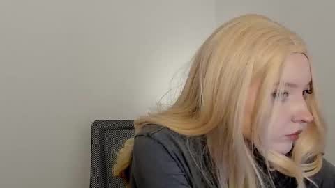 Snapshot of kittydollstella chatting on December 20, 2025, 4:36 pm kittydollstella online show from December 20, 2025, 4:36 pm